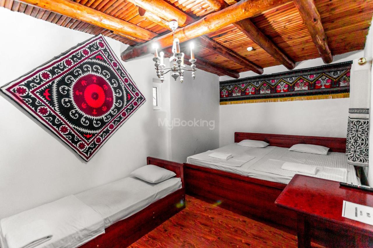 Okhun Madrasah15Th-16Th Century Hotel Бухара Екстериор снимка