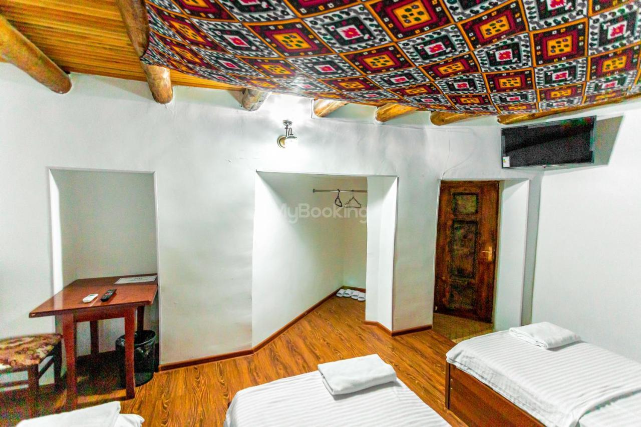 Okhun Madrasah15Th-16Th Century Hotel Бухара Екстериор снимка