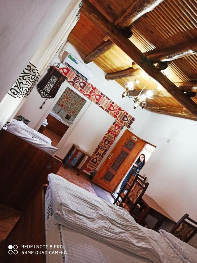 Okhun Madrasah15Th-16Th Century Hotel Бухара Екстериор снимка